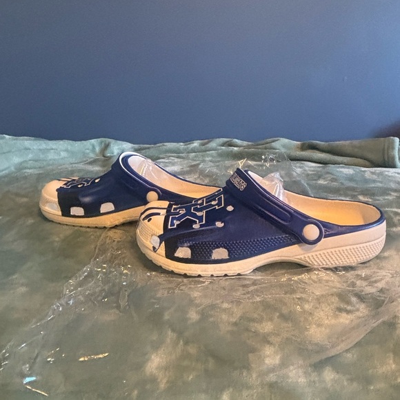 UK croc like shoes. Size 42. Kentucky Blue and White. - Picture 5 of 6